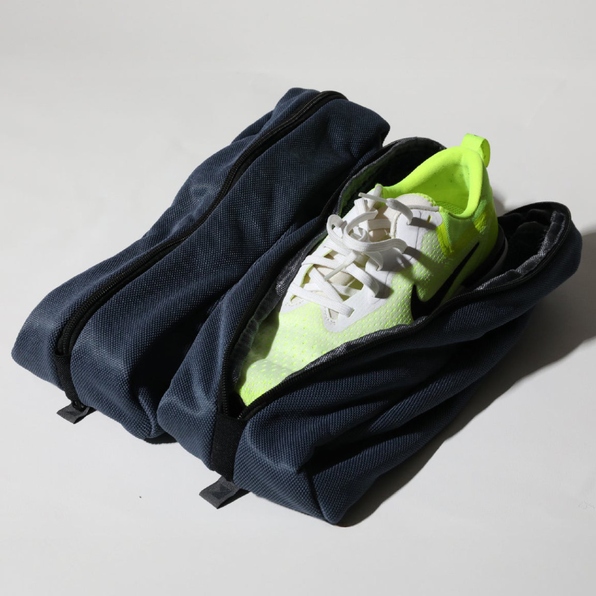 洗濯ネット 靴 靴を大切に洗える洗濯ネット （ シューズネット 洗濯 ネット シューズ 靴用 片足 型崩れ防止 洗濯機 縦型 ドラム式 ランドリーネット ）