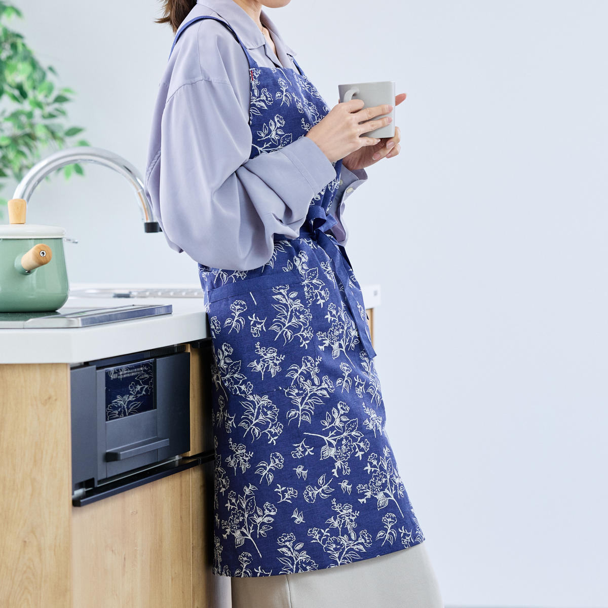 CONSTANCE SPRY 特製エプロンとマルチクロス（ネイビー色） エプロン グレース vieressa （ キッチンエプロン 撥水 台所エプロン