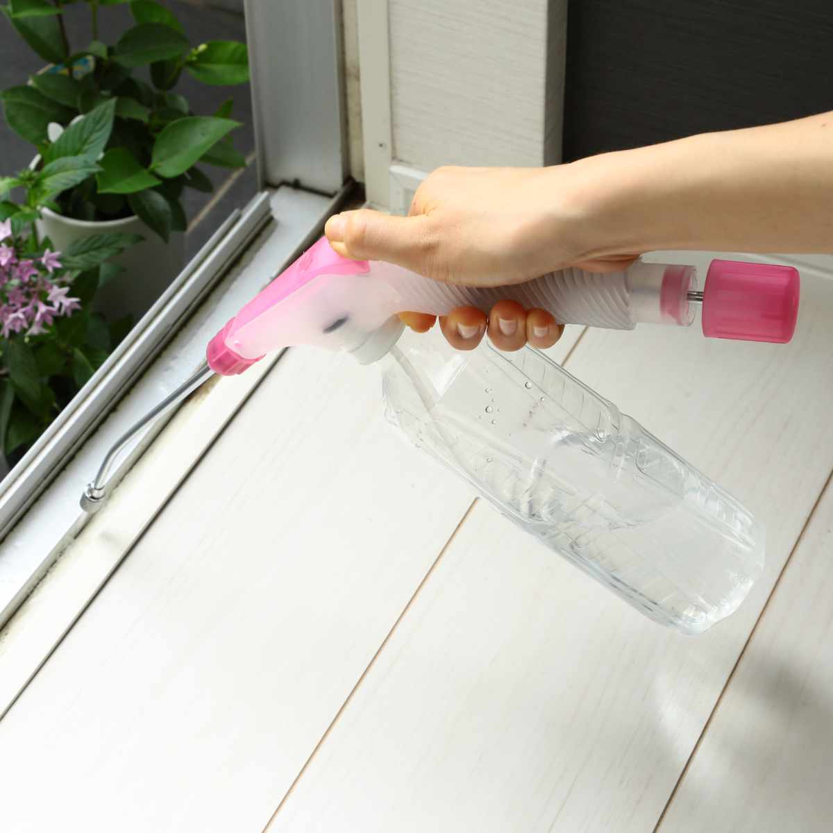 掃除スプレー ペットボトル専用 加圧式 ロングノズル付き （ ペットボトルスプレー 取り付け 簡単 加圧スプレー 水やり 窓掃除 エアコン掃除 ジェット ミスト ）