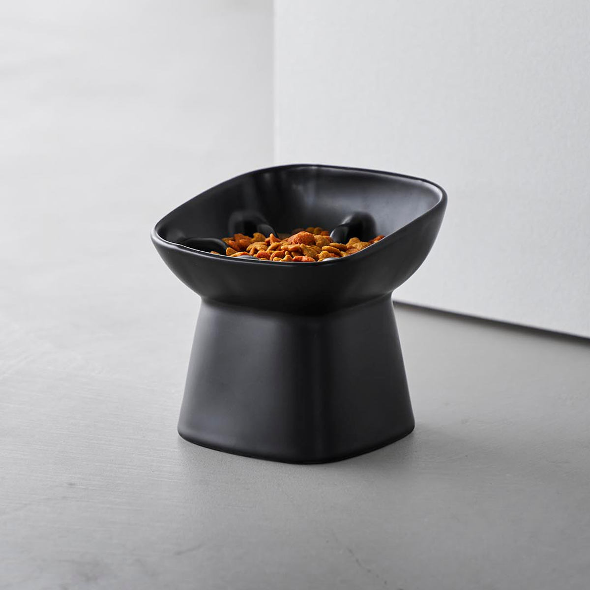 山崎実業 nooks 早食い防止陶器ペットフードボウル ヌークス 斜め H11