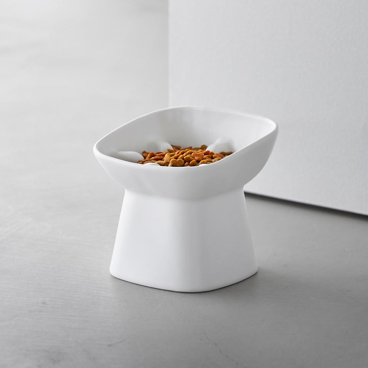 山崎実業 nooks 早食い防止陶器ペットフードボウル ヌークス 斜め H11