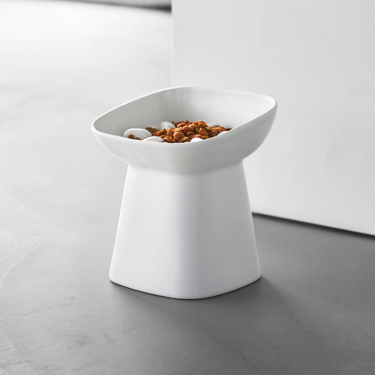 山崎実業 nooks 早食い防止陶器ペットフードボウル ヌークス 斜め H17