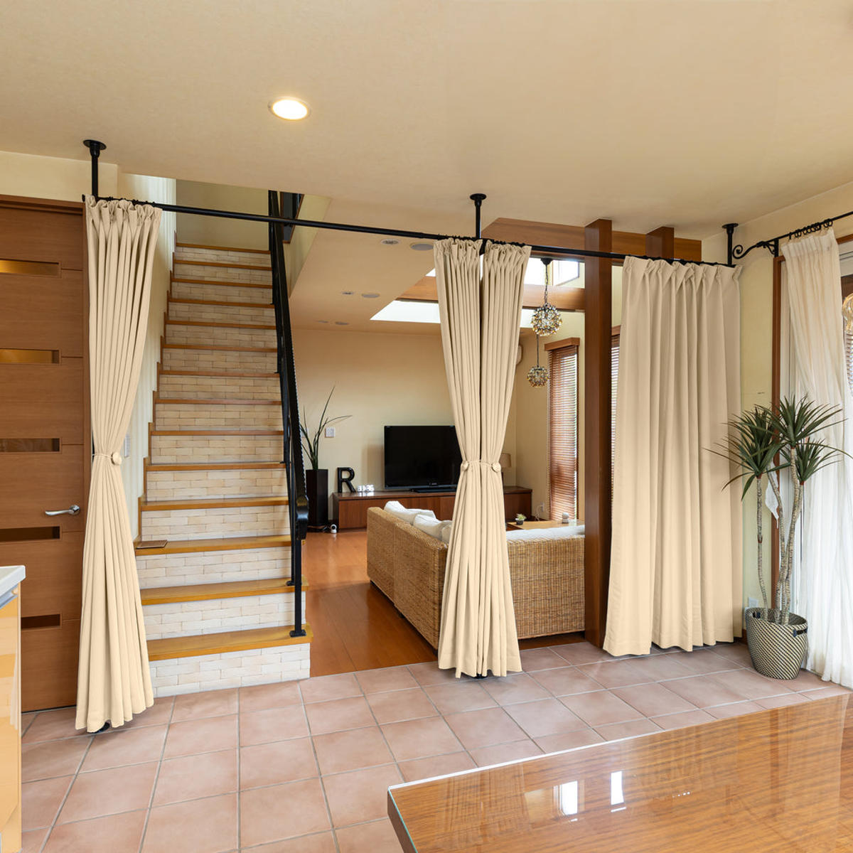 突っ張り カーテンポール 幅164〜580cm 支柱3本 伸縮 間仕切り 高さ