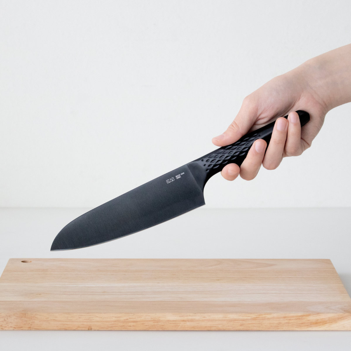 関孫六 三徳包丁 16.5cm 匠創 漆黒 日本製 貝印 （ 料理包丁 万能包丁