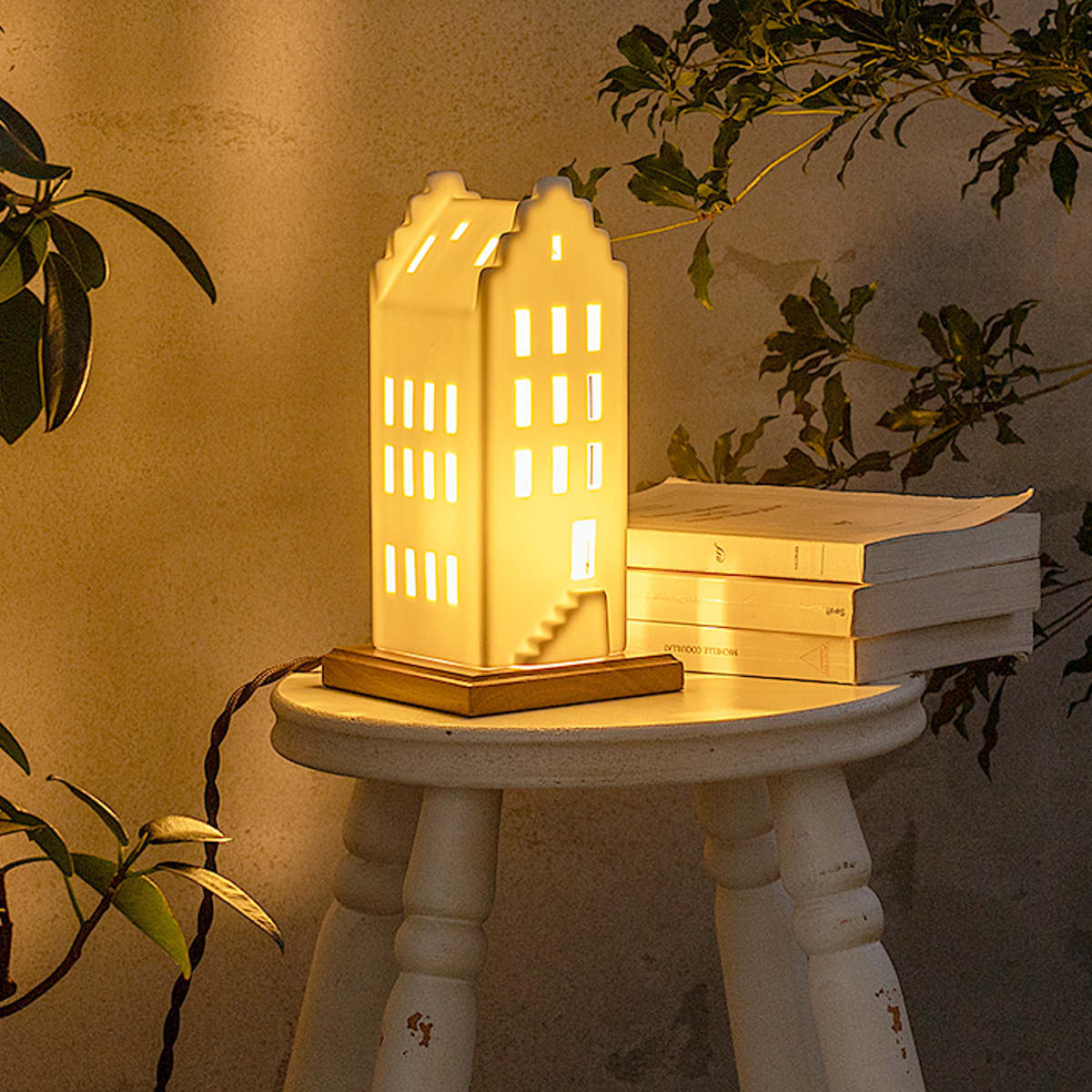 ライト付きミニハウス 欧州クラシック調 タイトル テーブルライト LIGHT HOUSE テーブルランプ gram eight グラムエイト