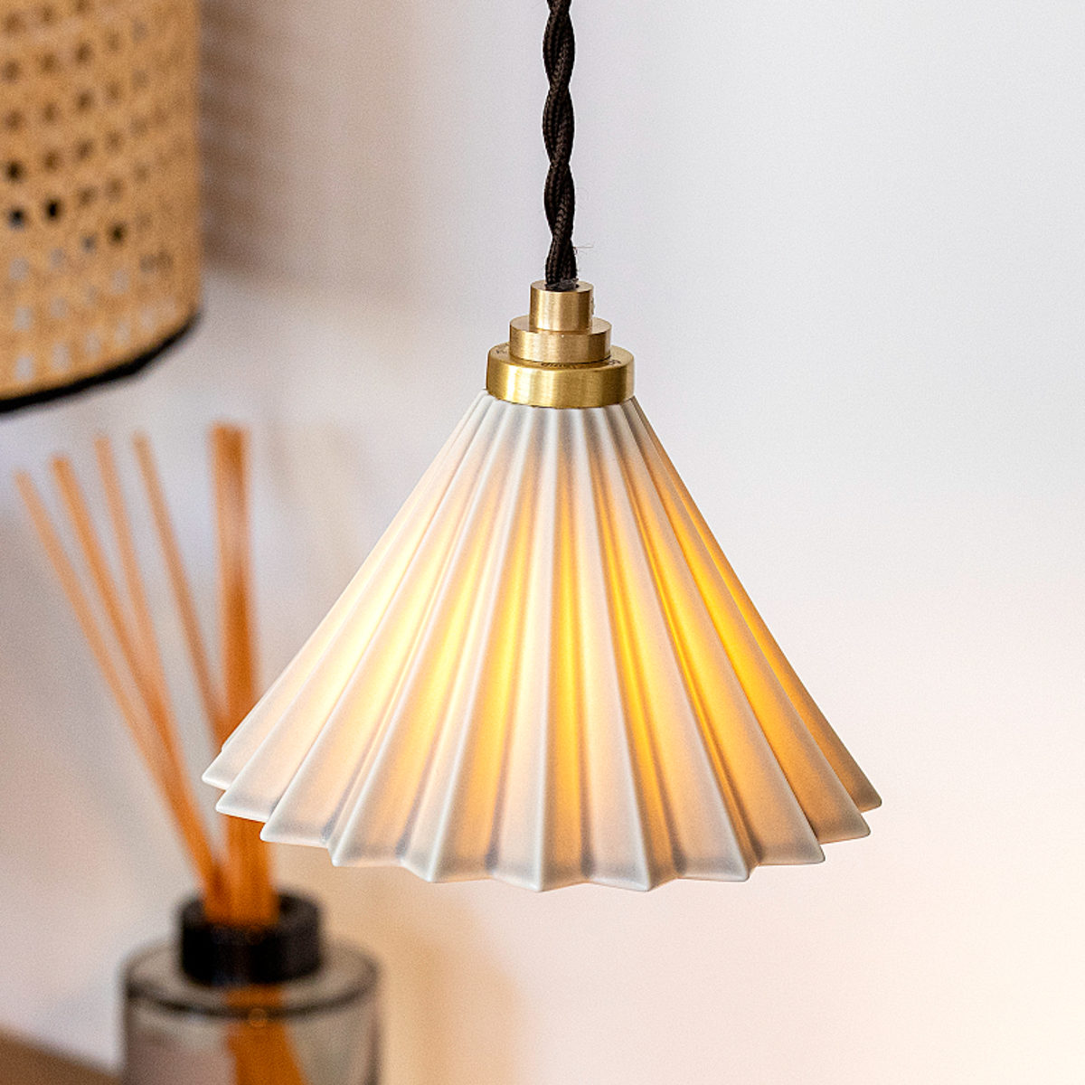 【美品】電球付き　ペンダントライト RASIGURES3 ペンダントライト 1灯 LED電球付き ORIGAMI LAMP オリガミランプ gram
