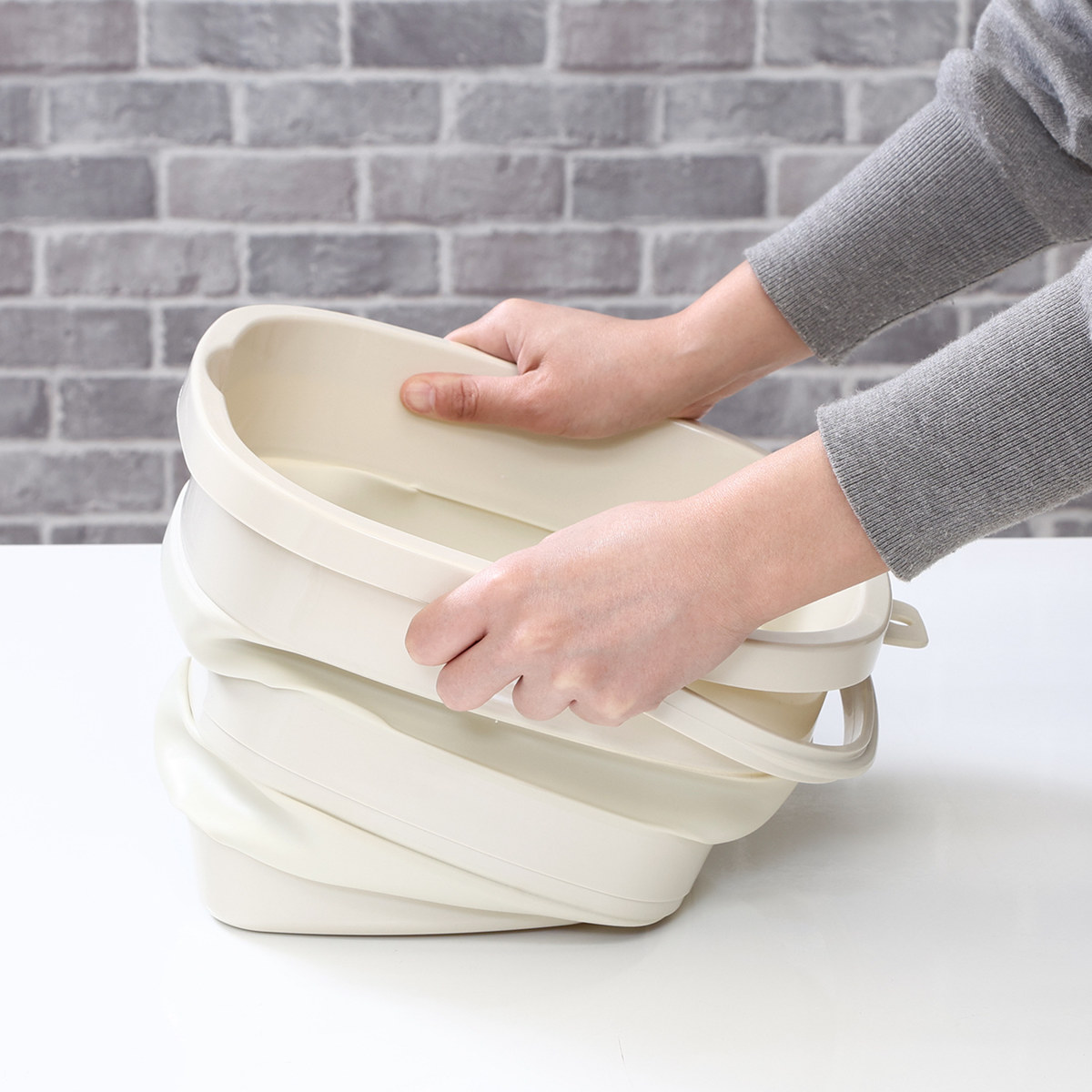 持ち手付きバケツ　小サイズ 不二貿易（Fuji Boeki） バケツ 折りたたみ 10L 持ち手付き 軽量 収納