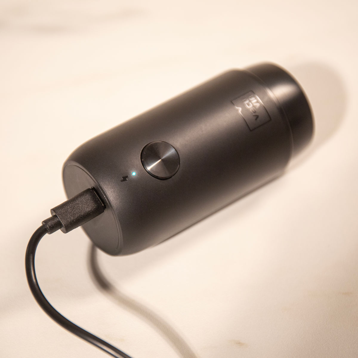 ワインストッパー バキュバン 電動 ワインセーバー （ vacuvin ボトルストッパー 電動ポンプ ワイン保存 ワイングッズ 酸化防止 密閉保存 ）の画像