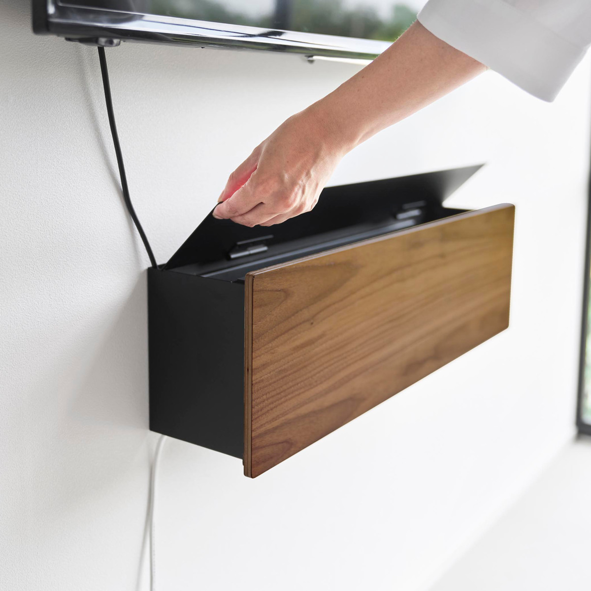 tower 特典付き 山崎実業 壁付けテレビ周辺機器収納ボックス タワー