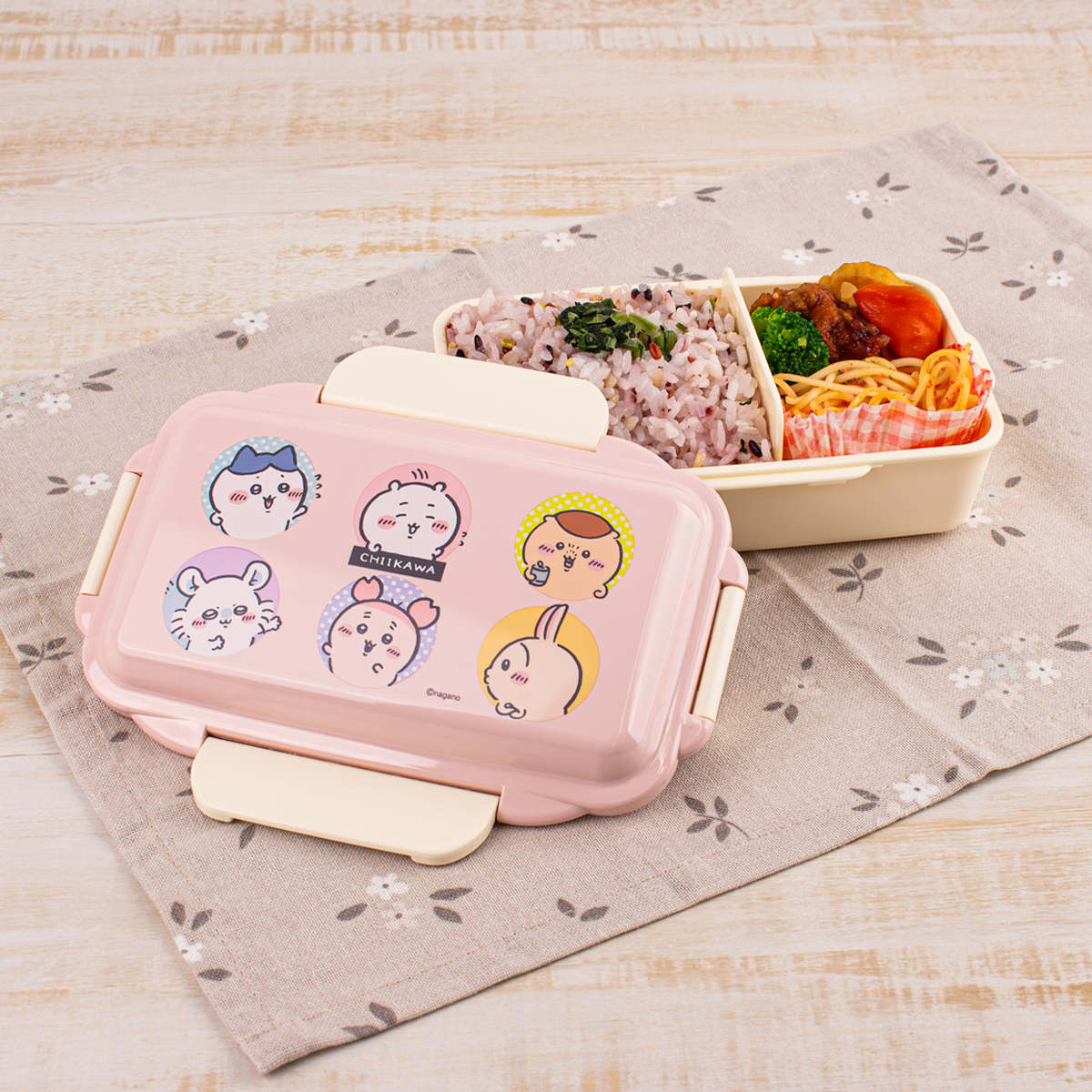 ちいかわ　お弁当箱 OSK（オーエスケー） 弁当箱 500ml ちいかわ ランチボックス 仕切付