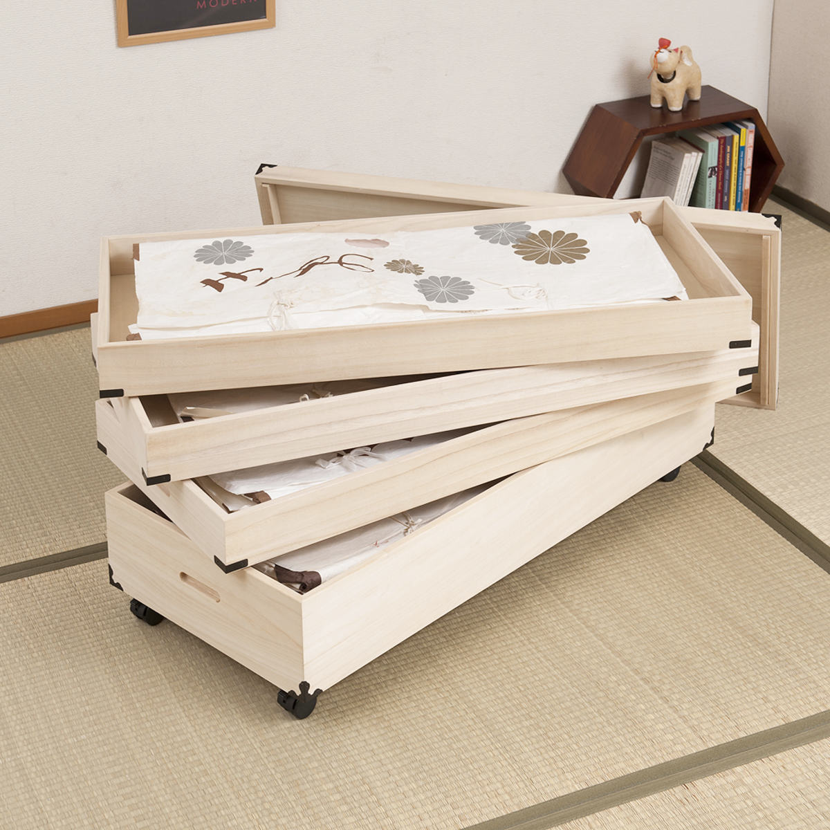 桐 衣装ケース 4段 衣裳箱 キャスター付 隅金具 高さ46cm （ 完成品 桐