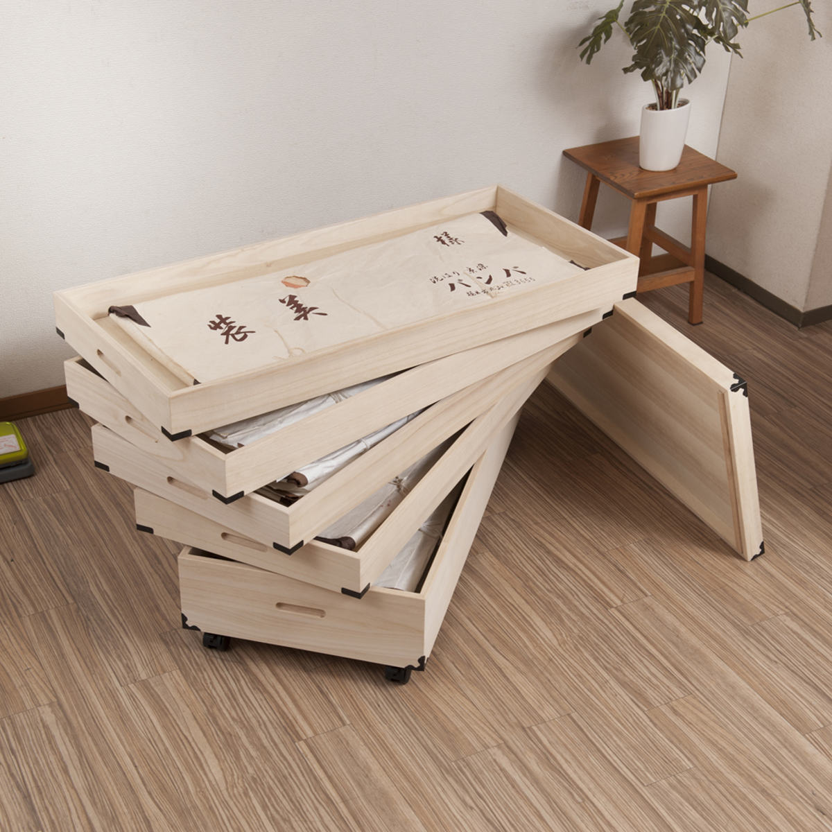 桐 衣装ケース 5段 衣裳箱 キャスター付 隅金具 高さ54cm （ 完成品 桐