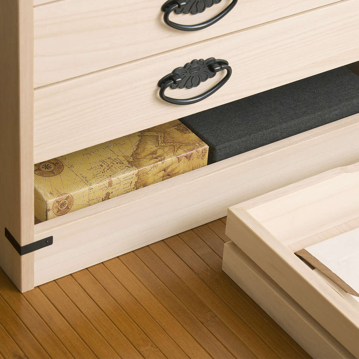 桐たんす 着物用 浅型 10段 桐タンス 台輪あり 日本製 約幅100cm （ 桐