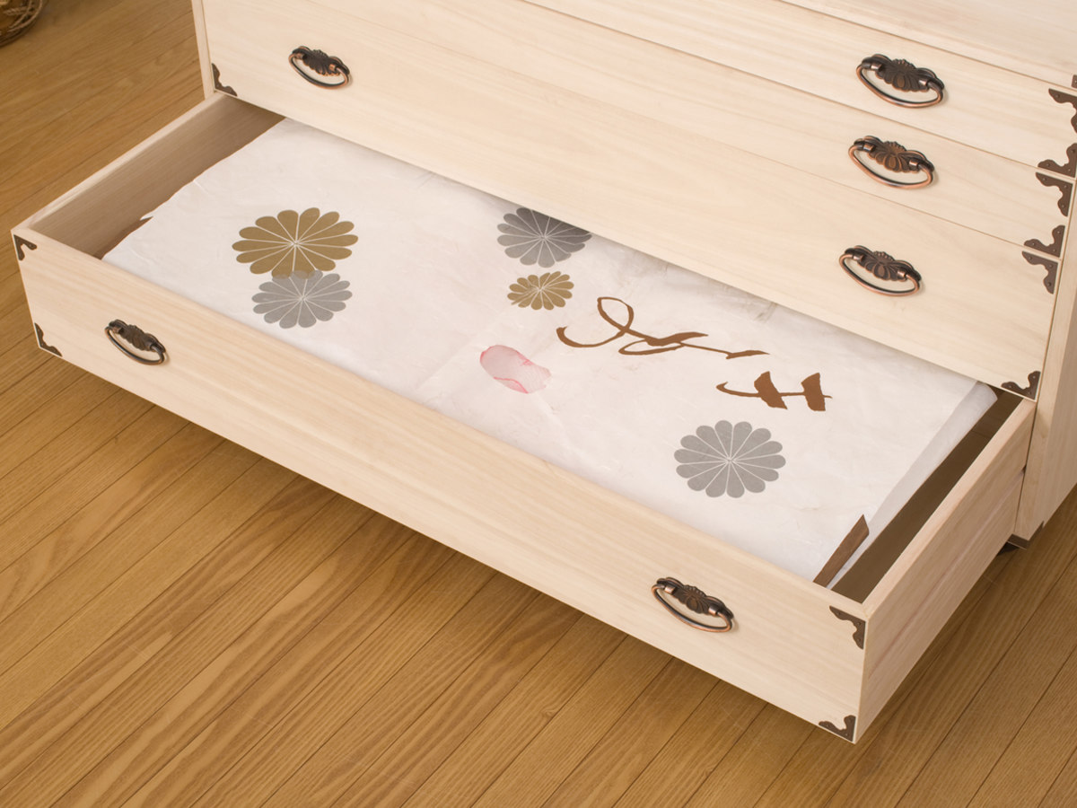 桐チェスト 幅99.5cm 4段 隅金具 キャスター付 （ 桐たんす 桐 タンス