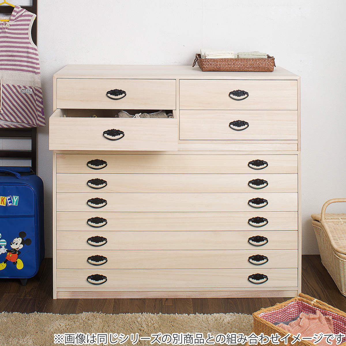 楽天市場】桐洋風チェスト 6段 ナチュラル 幅71ｃｍ 日本製 大川家具 帯 3つたたみ 3つ畳収納 防湿 防虫 桐箪笥 桐収納 和箪笥 桐の衣装ケース  衣類収納 和室 クローゼット 着物収納 桐衣装箱 和モダン 和タンス 国産 収納タンス 桐タンス 桐たんす 引き出し 整理タンス 