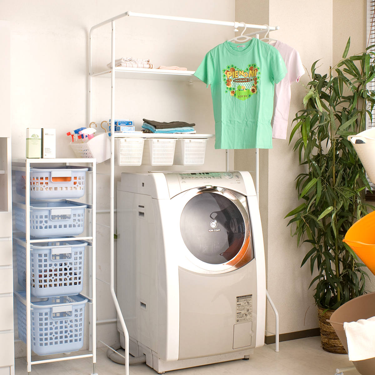 ランドリーラック 幅69-100cm 棚板2段・小物カゴ3個付き 日本製