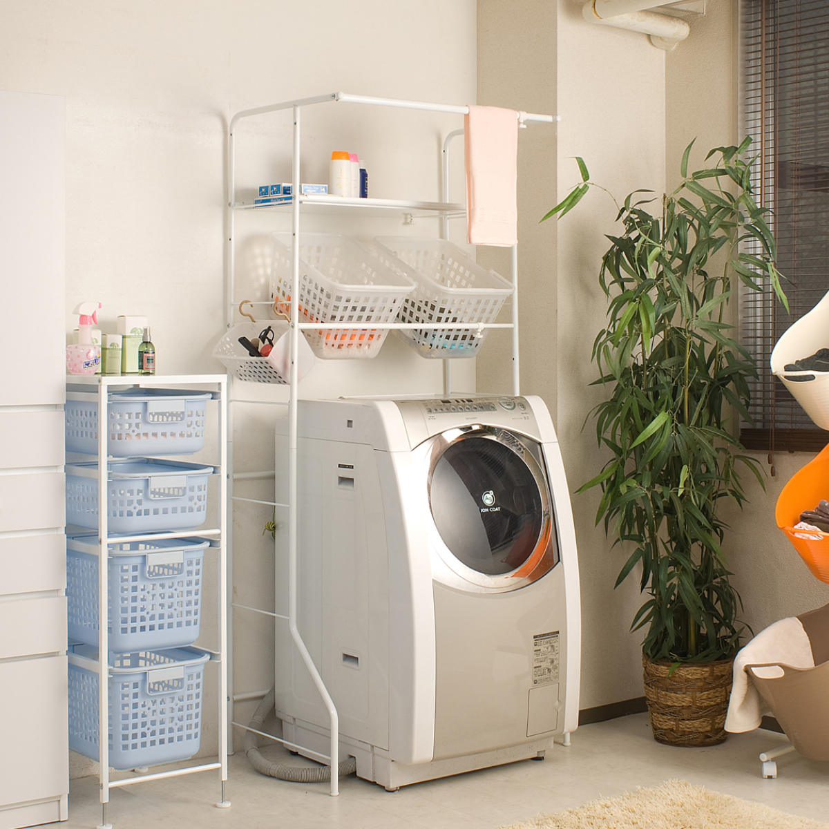 ランドリーラック 幅69-100cm 棚板・脱衣カゴ2個付き 日本製 （ 洗濯機