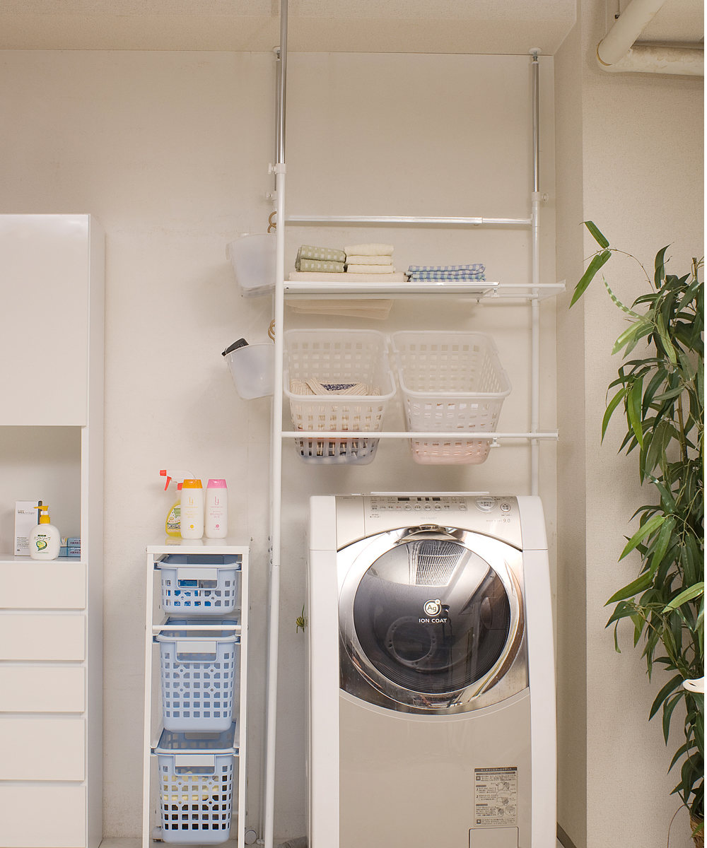 突っ張り ランドリーラック 幅64.5-90cm サニタリーラック 洗濯機