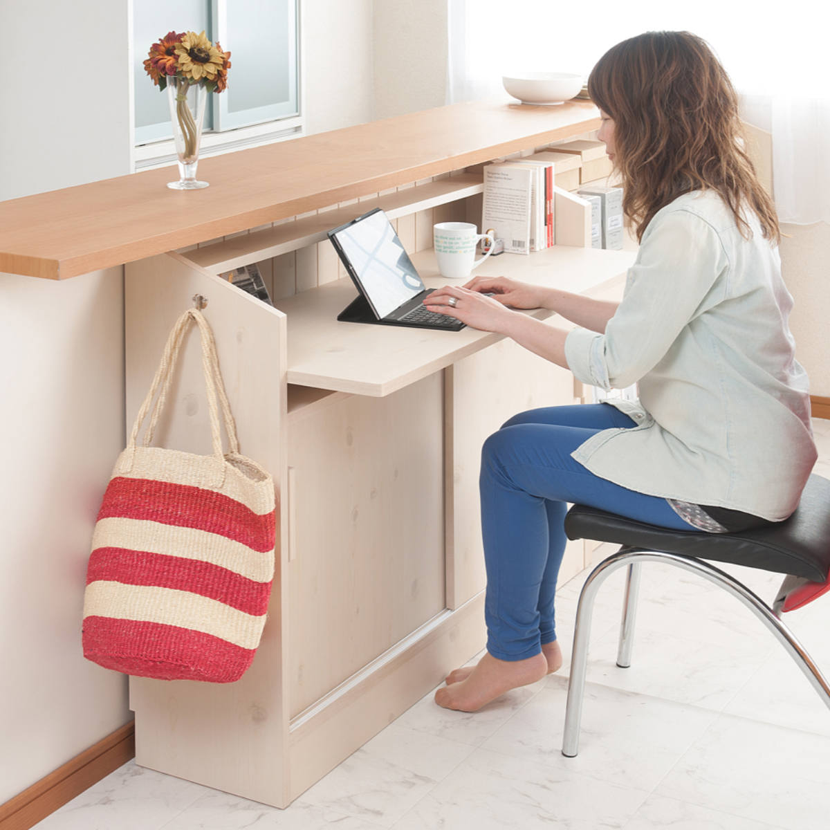 カウンター下収納 幅118.5cm デスクタイプ ワイドキャビネット 引き戸