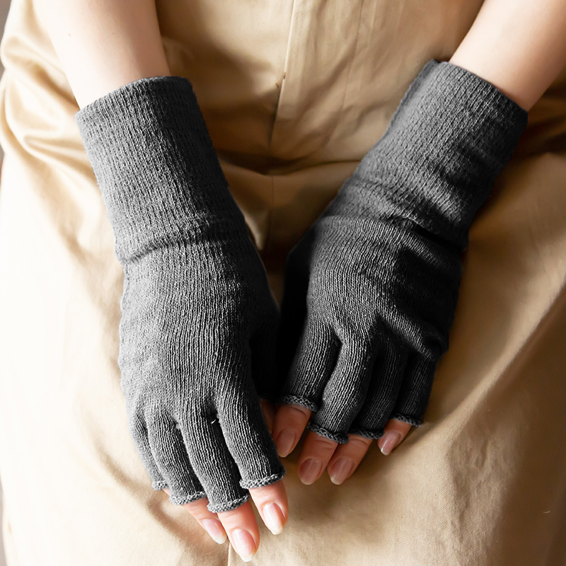 完全送料無料 MILASIC 日本製 おやすみ手袋 ほぼ未使用 保湿 潤い