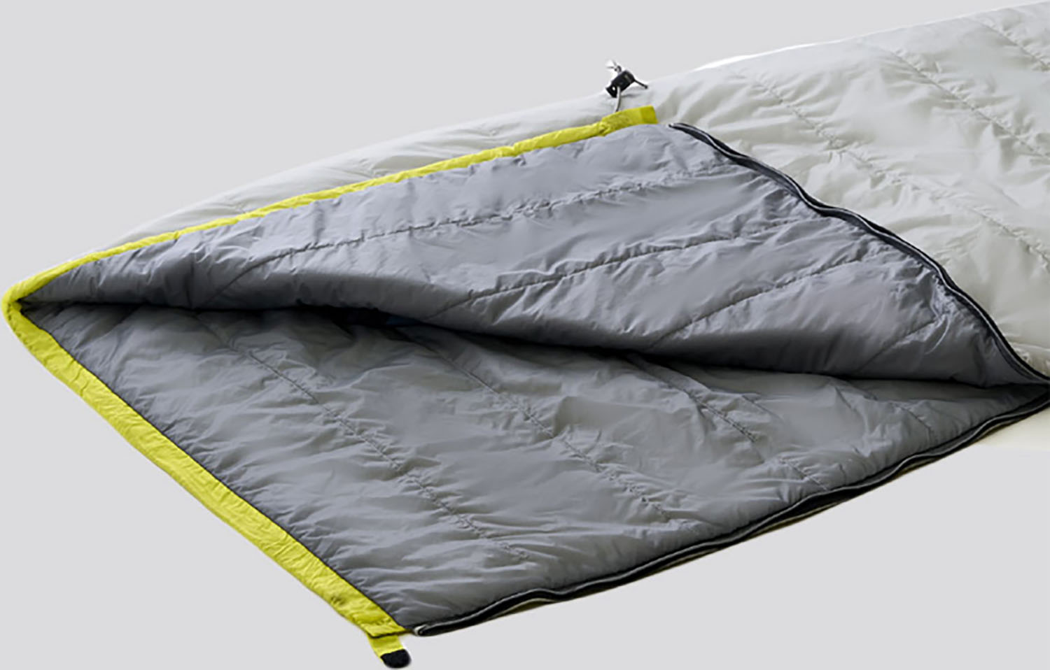 ISUKA アルファライト フードレス シュラフ 寝袋 スリーピングバッグ マミー型 軽量 登山 アウトドア キャンプ ツーリング コンパクト 化繊 ダブル構造 瓦ぶき構造 車中泊 防災 災害対策 1055