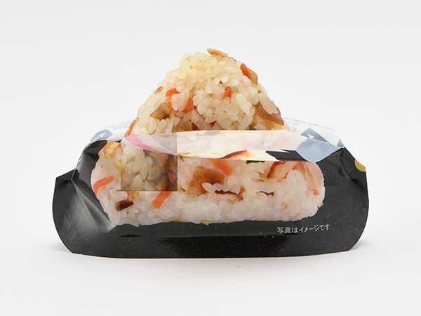 尾西食品 お湯又は水を入れるだけで具材の旨みがギュッとおいしい三角形のおにぎりが出来上がります。 7008824010