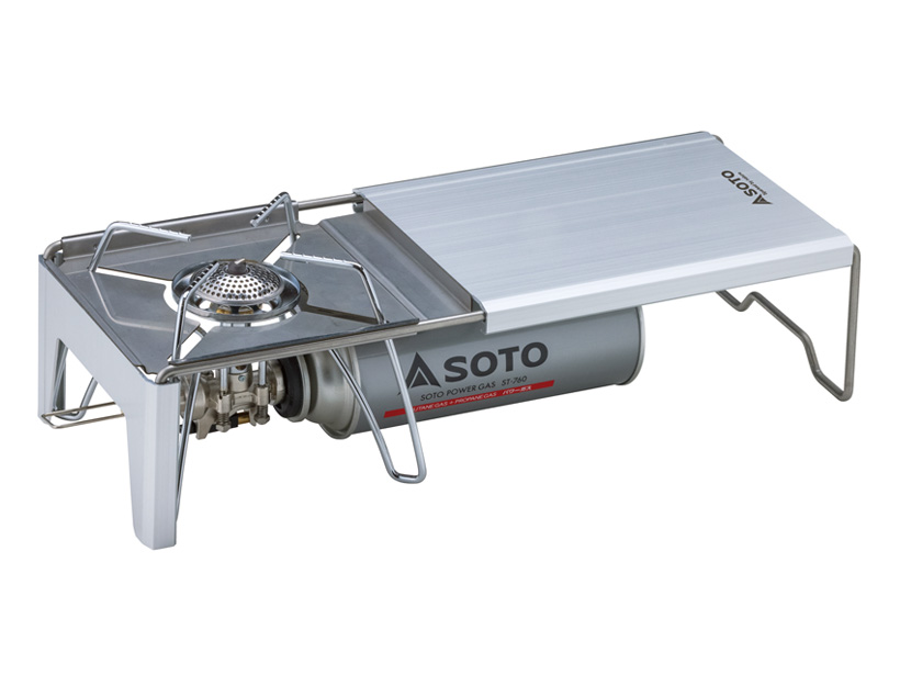 SOTO レギュレーターストーブST-310、ST-340を使って、大自然の中で自分だけの小さなキッチンを。
ミニマルワークトップは、大人気レギュレーターストーブST-310やST-340と組み合わせることで、いつでもどこでも、
自分だけのコンパクトなキッチンがつくれるテーブルです。
軽量で薄く収納できるので、ソロキャンパーやキャンプ初心者の方にも、キャンプにおける必要最低限のギアとしておすすめしたいアイテムです。
スタンド抜落ち防止ストッパーが標準装備となりました。
コンパクトで収納性も抜群の専用ストッパーで、ミニマルクッカー角 ST-3108(別売)とストッパーの同時収納も可能。
ST-3401