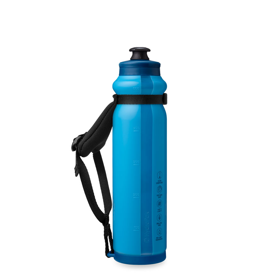 Hydrapak テンポプロは手にしっかりとフィットします。独自のサンダルカットストラップデザインは、快適な装着感と優れた通気性を提供し、摩擦を最小限に抑え、ストラップが手首に巻きつくことで保持とグリップをサポートします。人間工学に基づいた形状で手にぴったりフィットし、ソフトスクイーズとハイフローで水がでるスポーツキャップにより、走りを中断せずに素早く水分補給ができます。ストラップは簡単に取り外して、本体は食洗機対応で、臭いや味が残りません。 THD5251