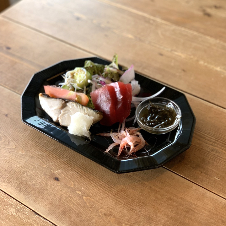 会員様限定 お買い得商品 十角形しのぎ彫り 長角皿 焼き物皿 つやありブラック 焼物皿 食器