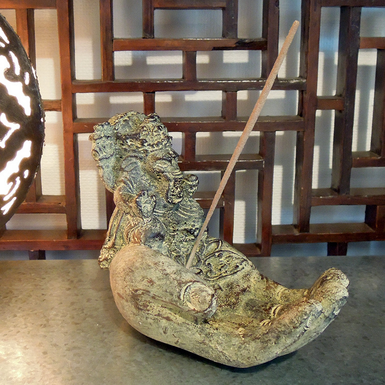 お値下げ☆当時物　貴重　アジアン雑貨購入　珍しい石製　像のお香立て　新品未使用 お値下げ 当時物 貴重 アジアン雑貨購入 珍しい石製 像のお香立て