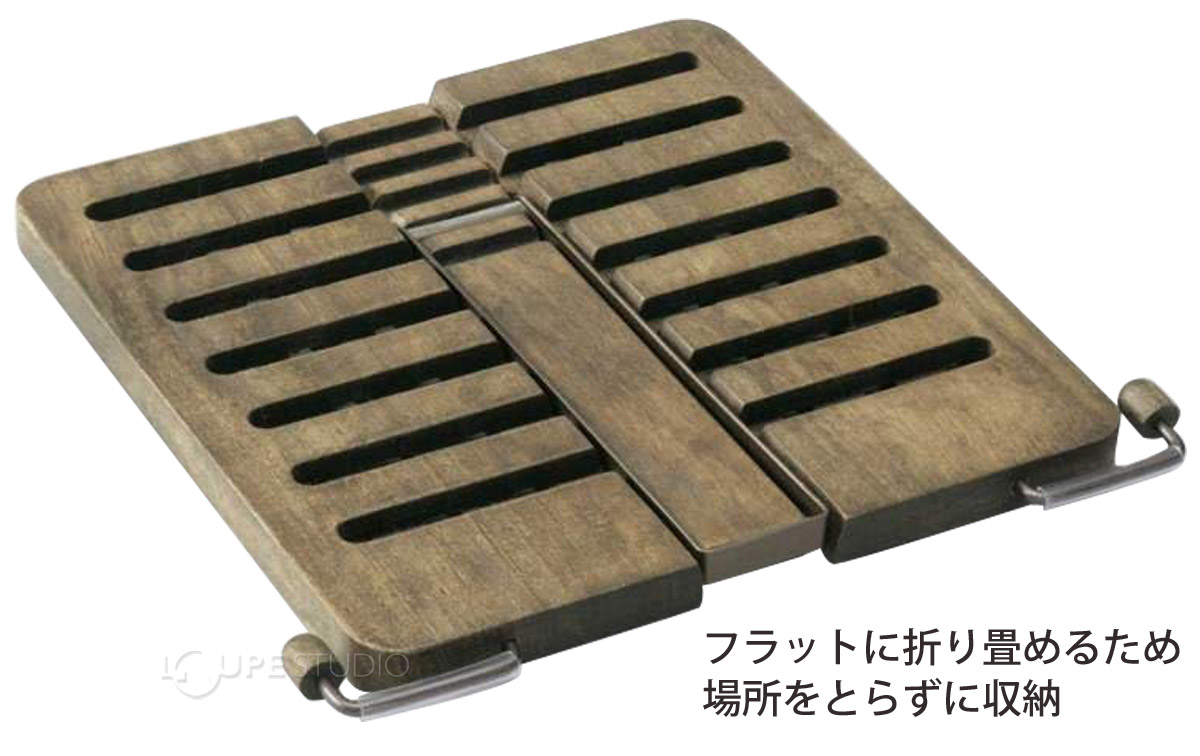 フラットに折り畳めるため場所をとらずに収納 