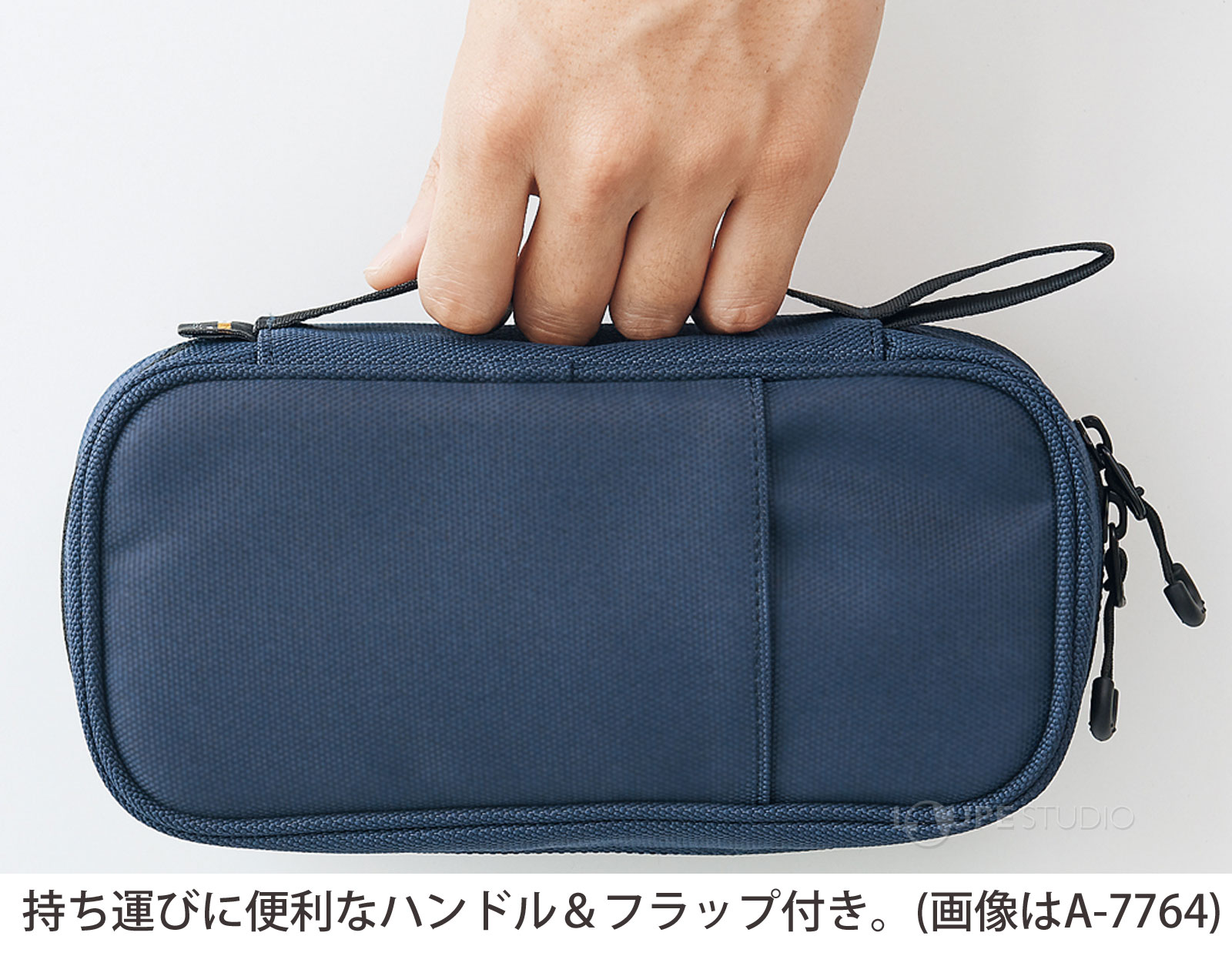 持ち運びに便利なハンドル&フラップ付き。 