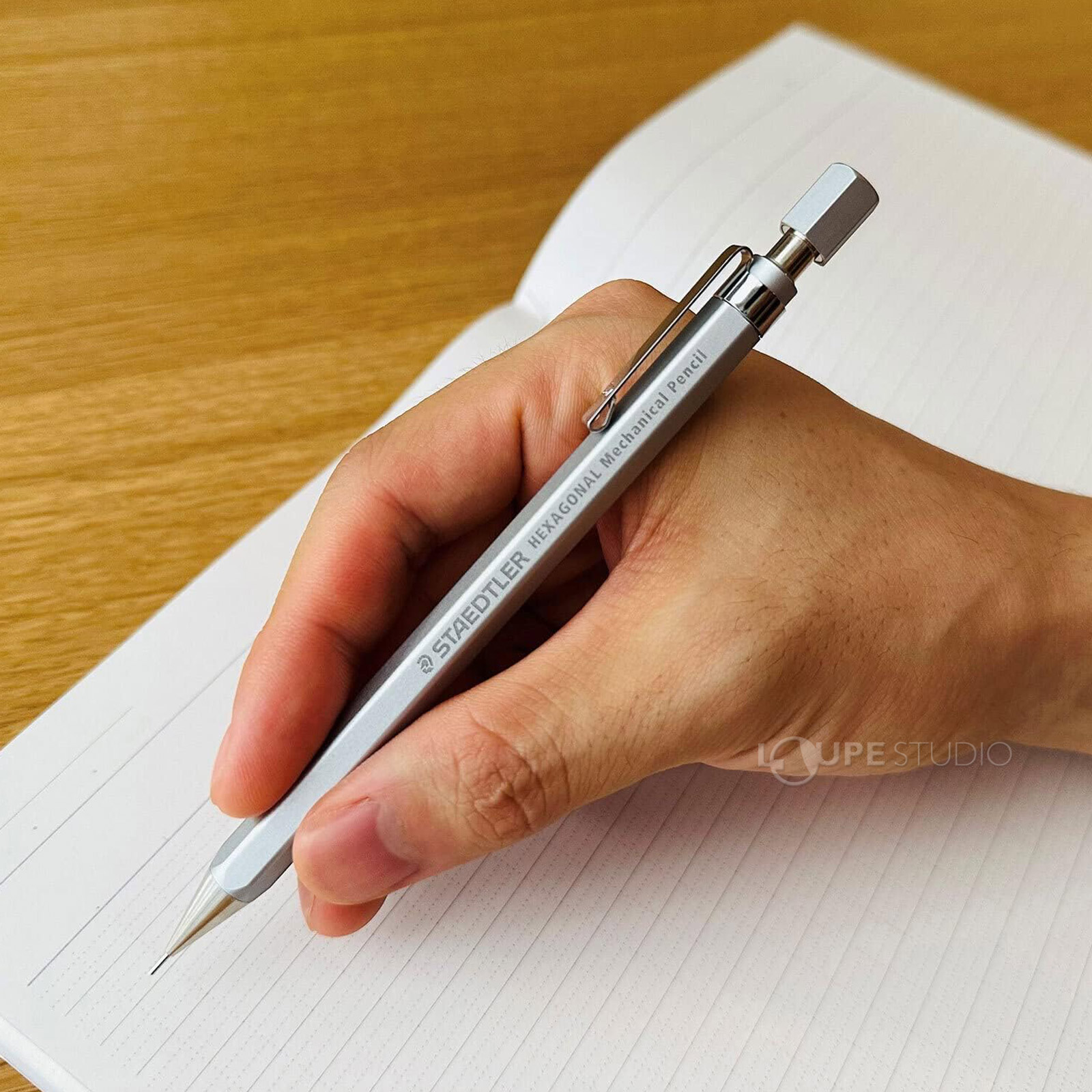 シルキーシルバー 