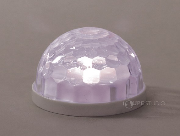 LEDの光が7色にピカピカ光る! 