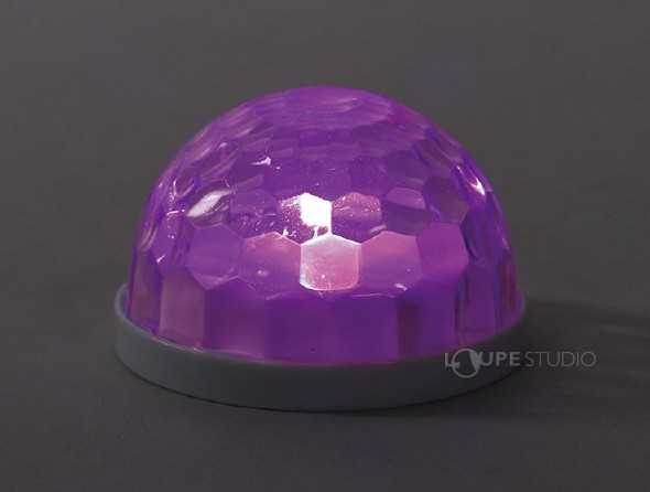 LEDの光が7色にピカピカ光る! 