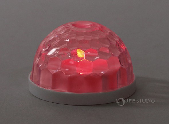 LEDの光が7色にピカピカ光る! 