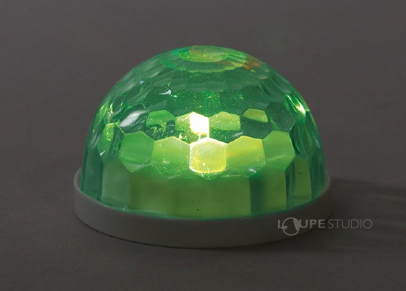 LEDの光が7色にピカピカ光る! 