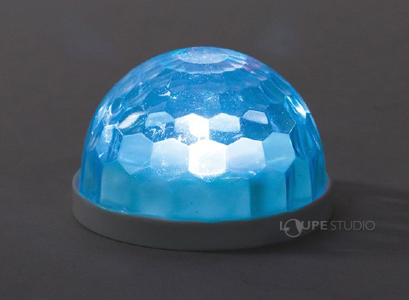 LEDの光が7色にピカピカ光る! 