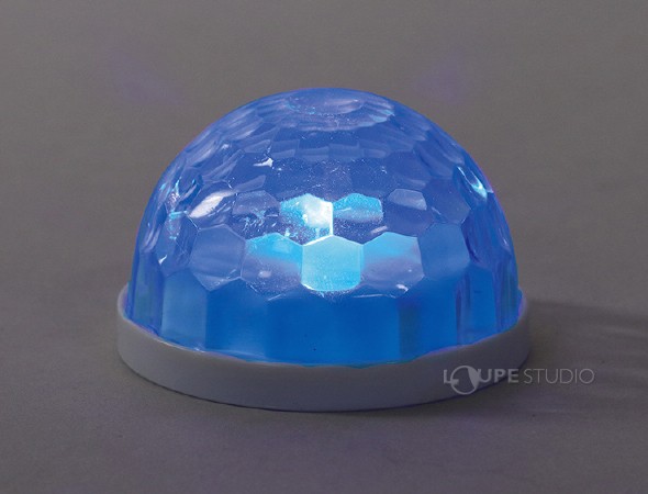 LEDの光が7色にピカピカ光る! 