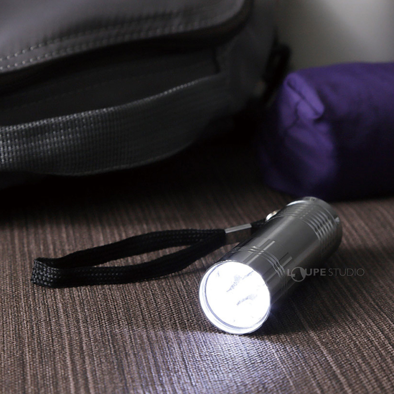 アルミボディの高輝度9LEDライト