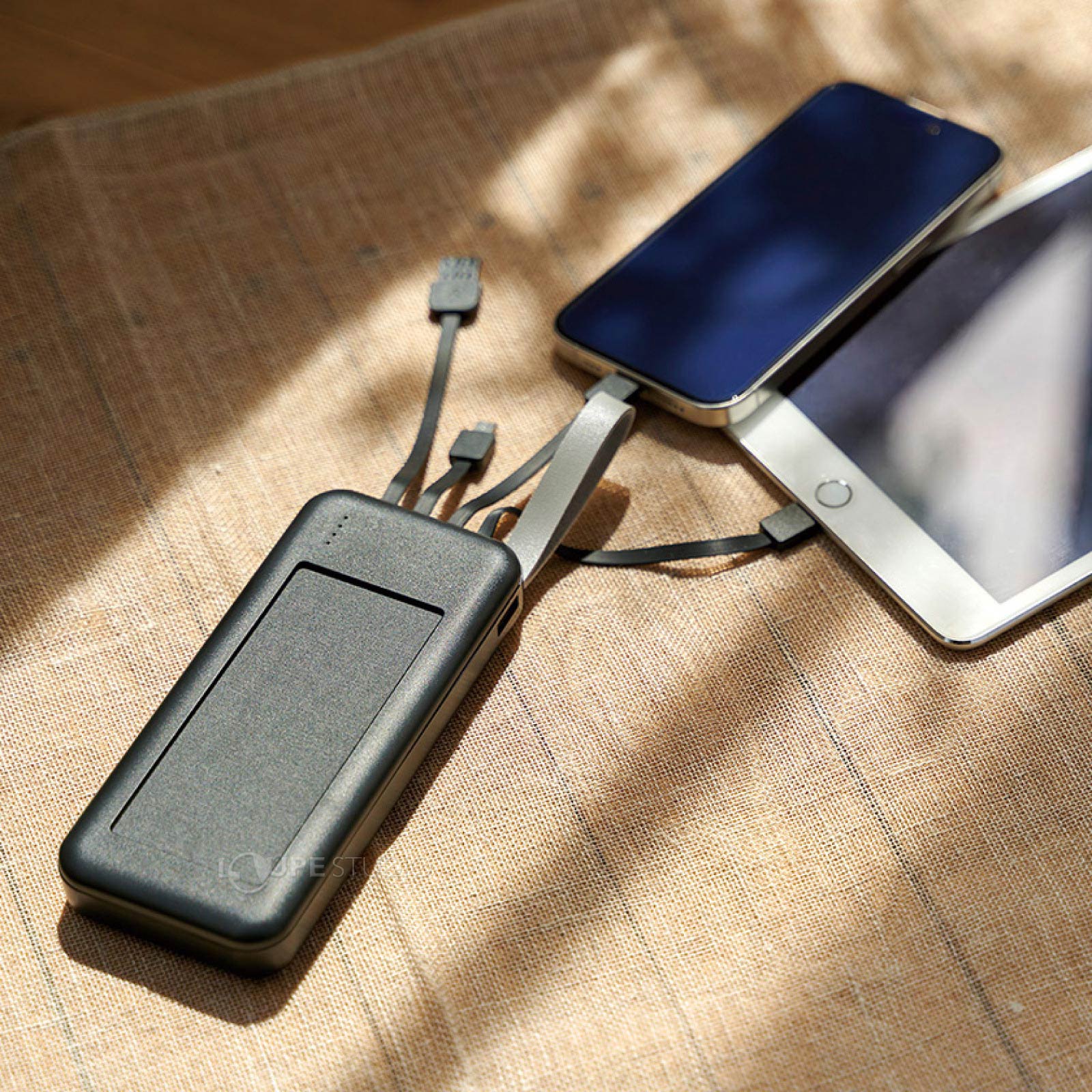 ソーラーチャージャー 