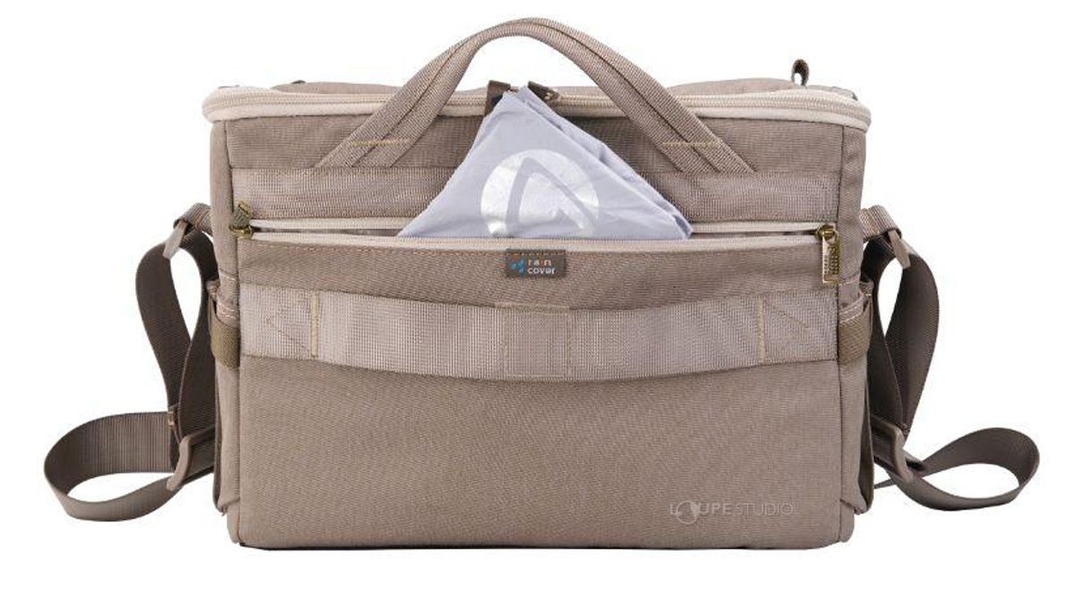 アクセサリーの収納に便利なポケット 