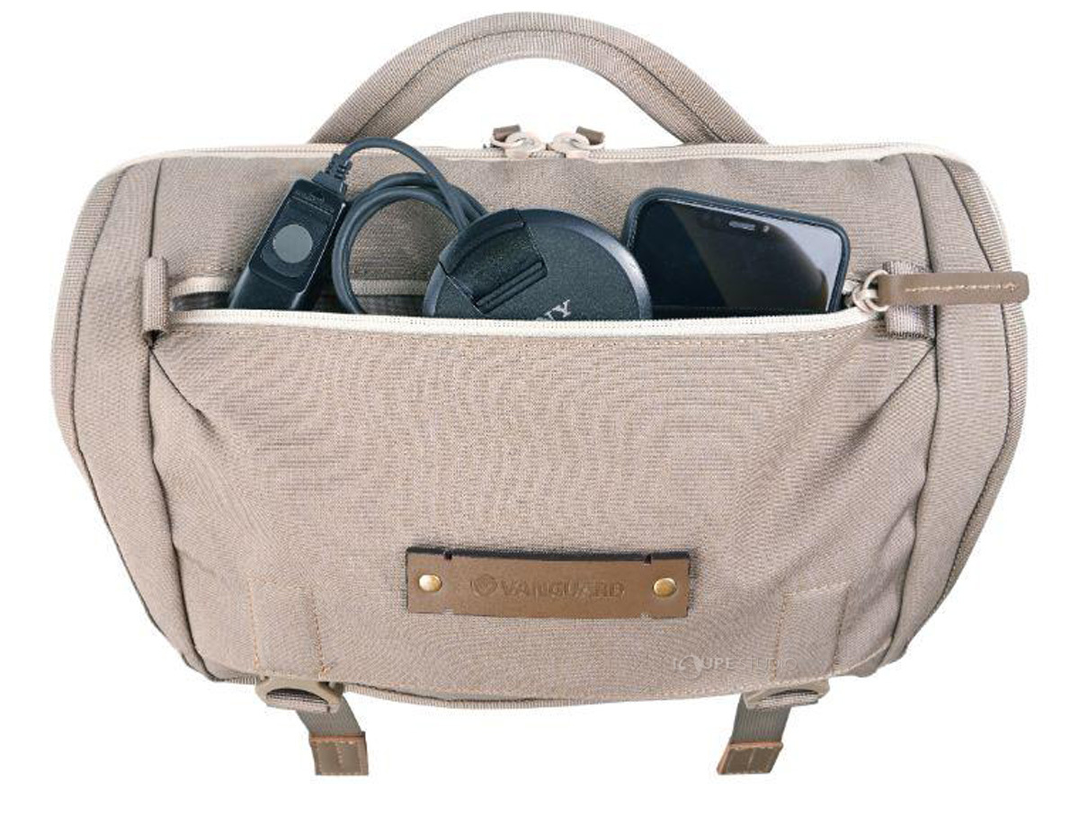 アクセサリーの収納に便利なポケット 