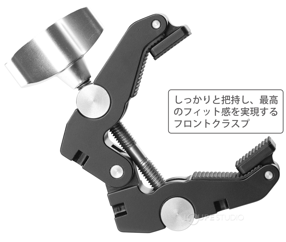 しっかりと把持し、最高のフィット感を実現するフロントクラスプ 