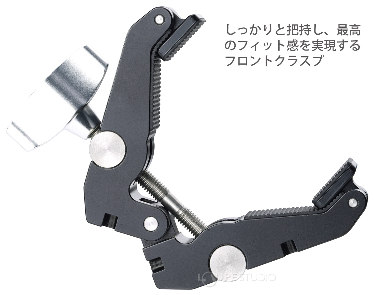 しっかりと把持し、最高のフィット感を実現するフロントクラスプ 