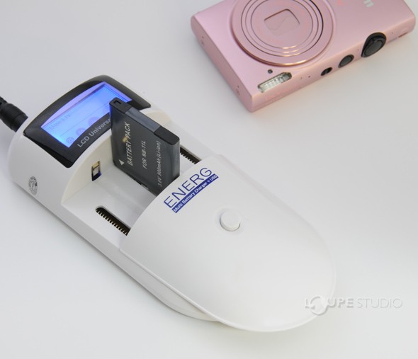 デジカメ用充電池を充電 