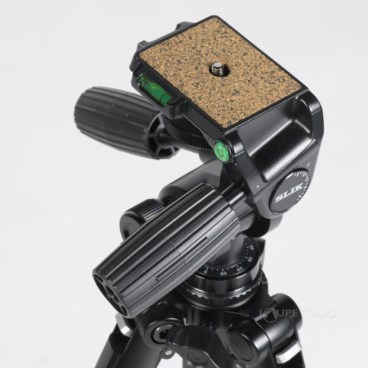 高精度3ウェイ雲台「SH-806NS」を標準装備 