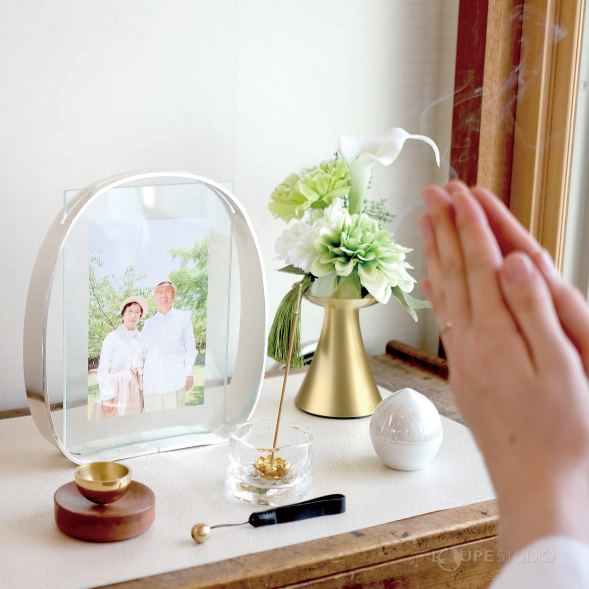 祈りの形のインテリア