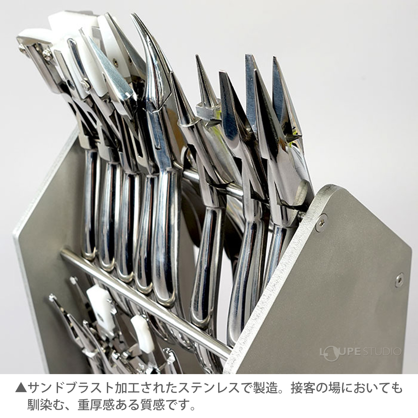サンドブラスト加工されたステンレスで製造