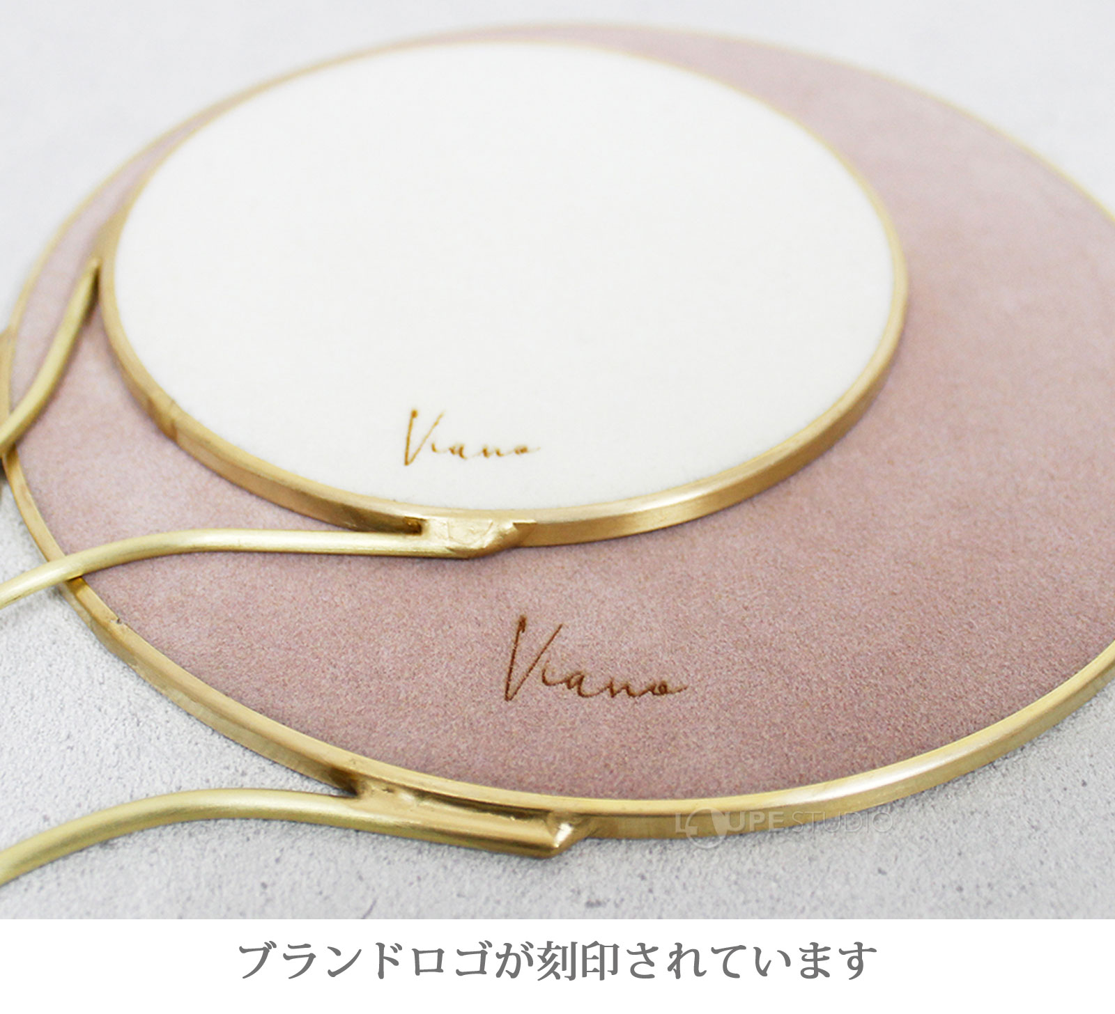 ブランドロゴが刻印されています 